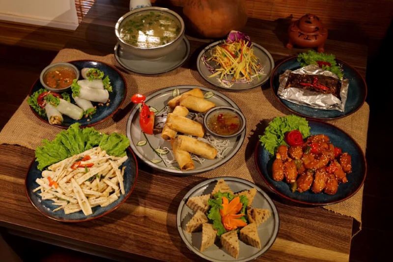 Top 10 vegetarian restaurants in District 1 with delicious hot dishes 11