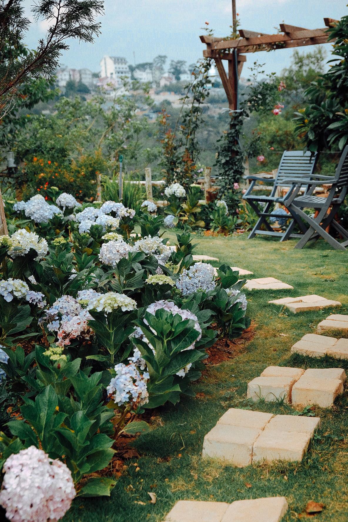 Summer Garden Coffee Shop - Let's go to the dreamy coffee shop once, post photos a week in Da Lat 4