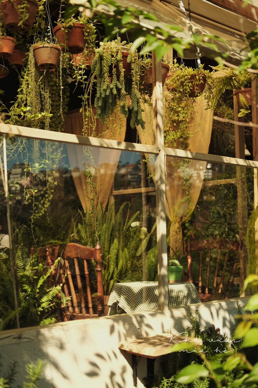 Summer Garden Coffee Shop - Let's go to the dreamy coffee shop once, post photos a week in Da Lat 14
