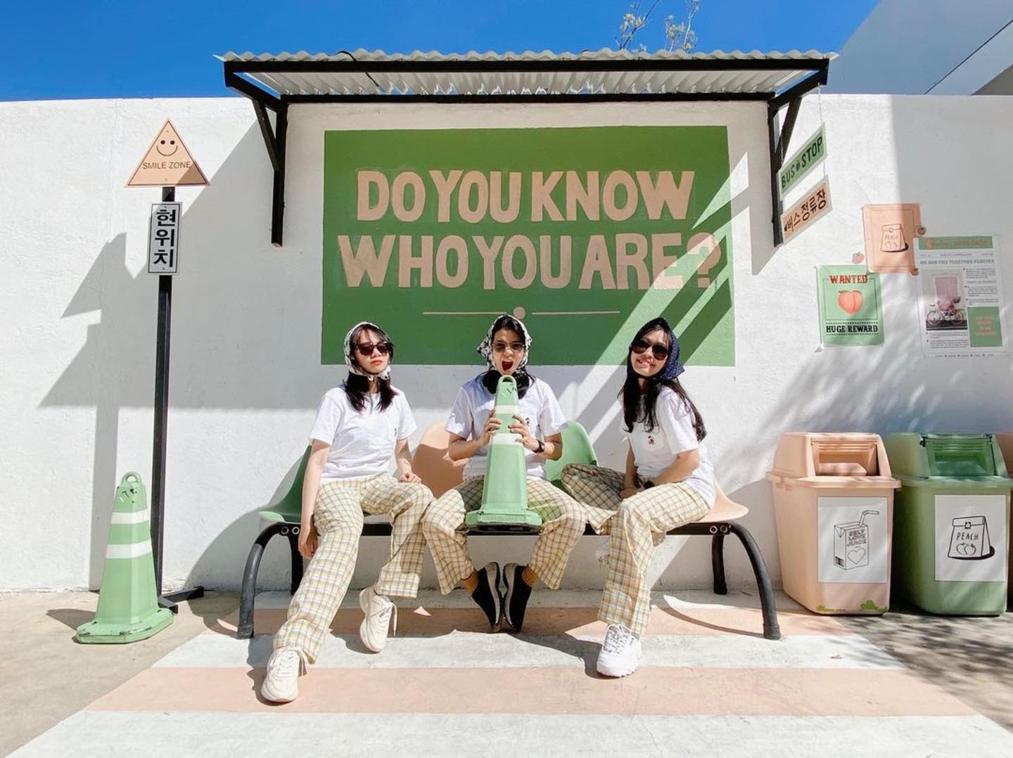 3 coffee shops in Da Lat possess interesting colorful spaces 6