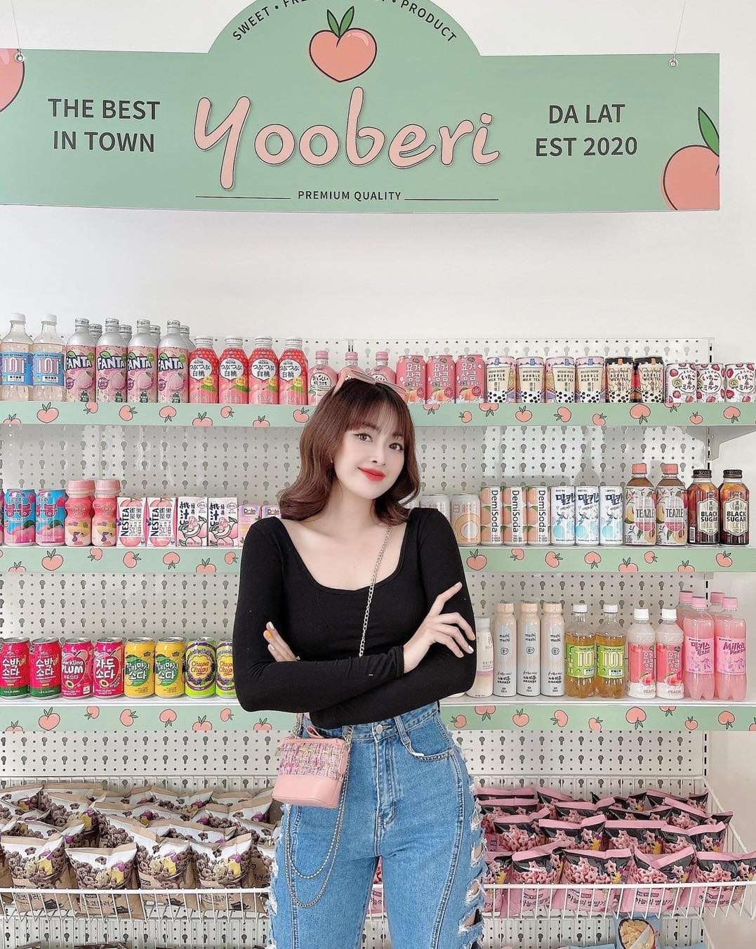 3 coffee shops in Da Lat possess interesting colorful spaces 7