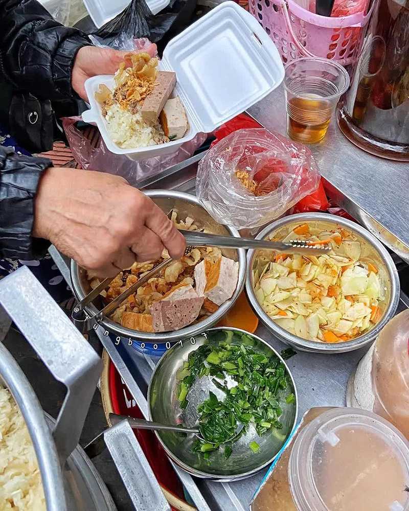 4 Hanoi sticky rice shops rich in the capital's culinary flavors 13