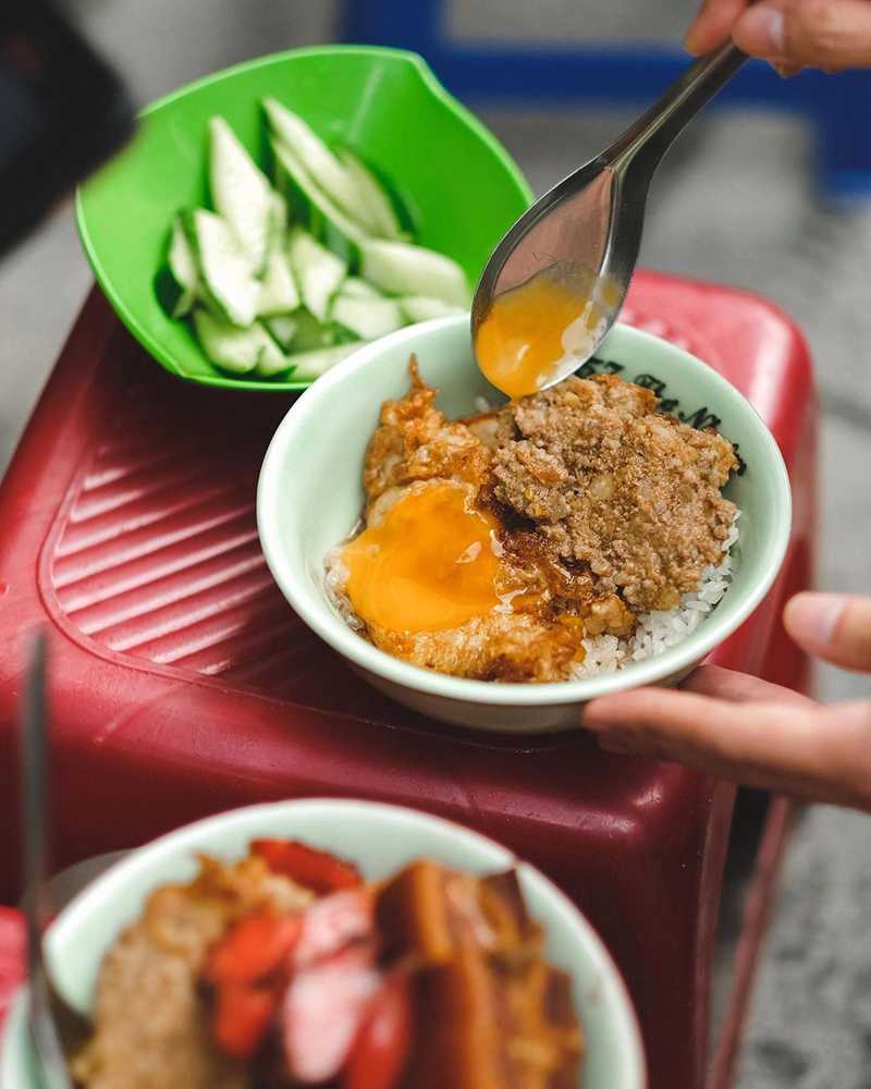 4 Hanoi sticky rice shops with rich culinary flavors of the capital 5
