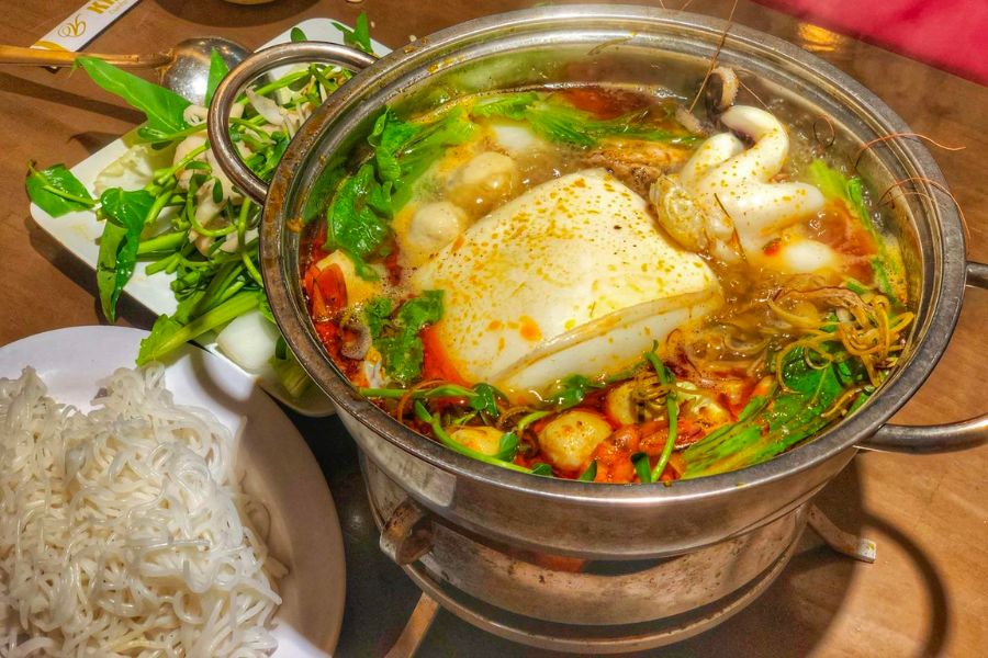 4 famous Dalat hot pot restaurants that traveling parties cannot miss 3