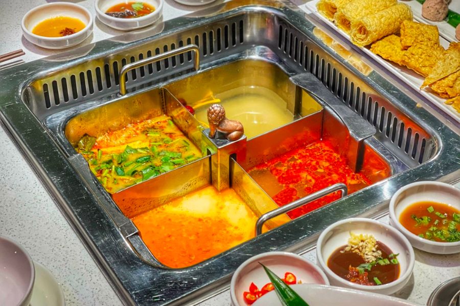 4 famous Dalat hot pot restaurants that traveling parties cannot miss 5