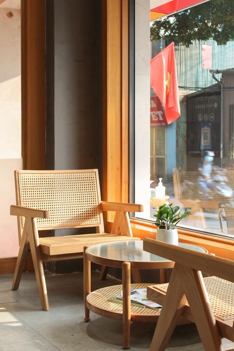 5 coffee shops in Hanoi for days of both playing and working 6