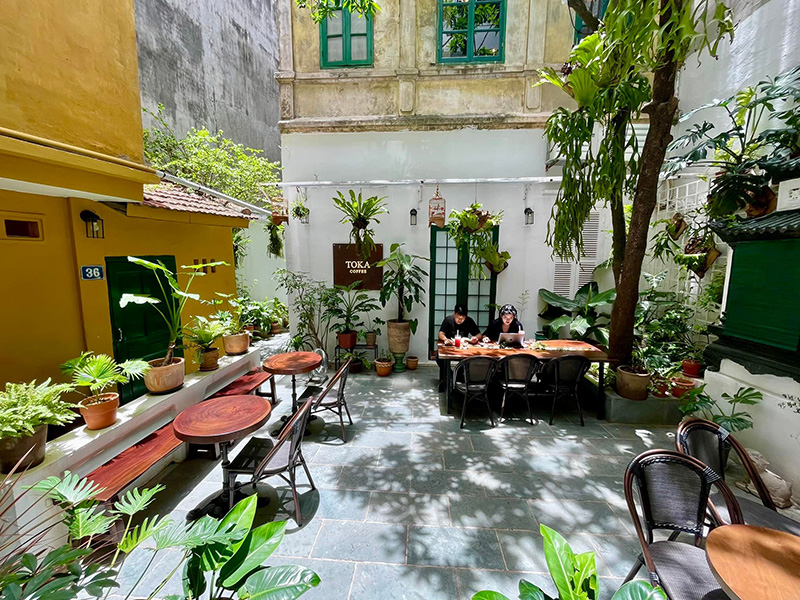 5 coffee shops in Hanoi for those days when you suddenly have a deadline 4