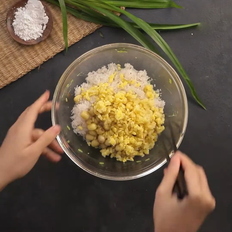 Hanoi sticky rice with green rice, a simple gift imbued with the soul of the capital's autumn 12