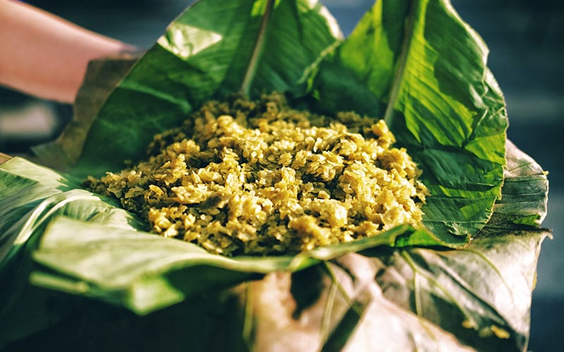 Hanoi sticky rice with green rice, a simple gift imbued with the soul of the capital's autumn 7