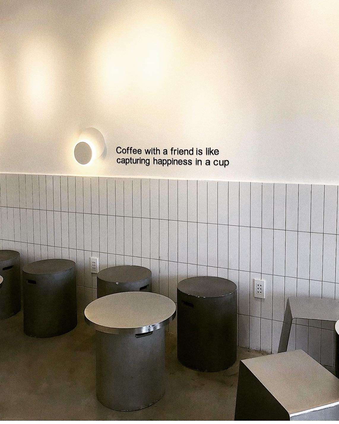 96 Coffee & Apartment – ​​Coffee shop with a unique space that captures the hearts of young people 14