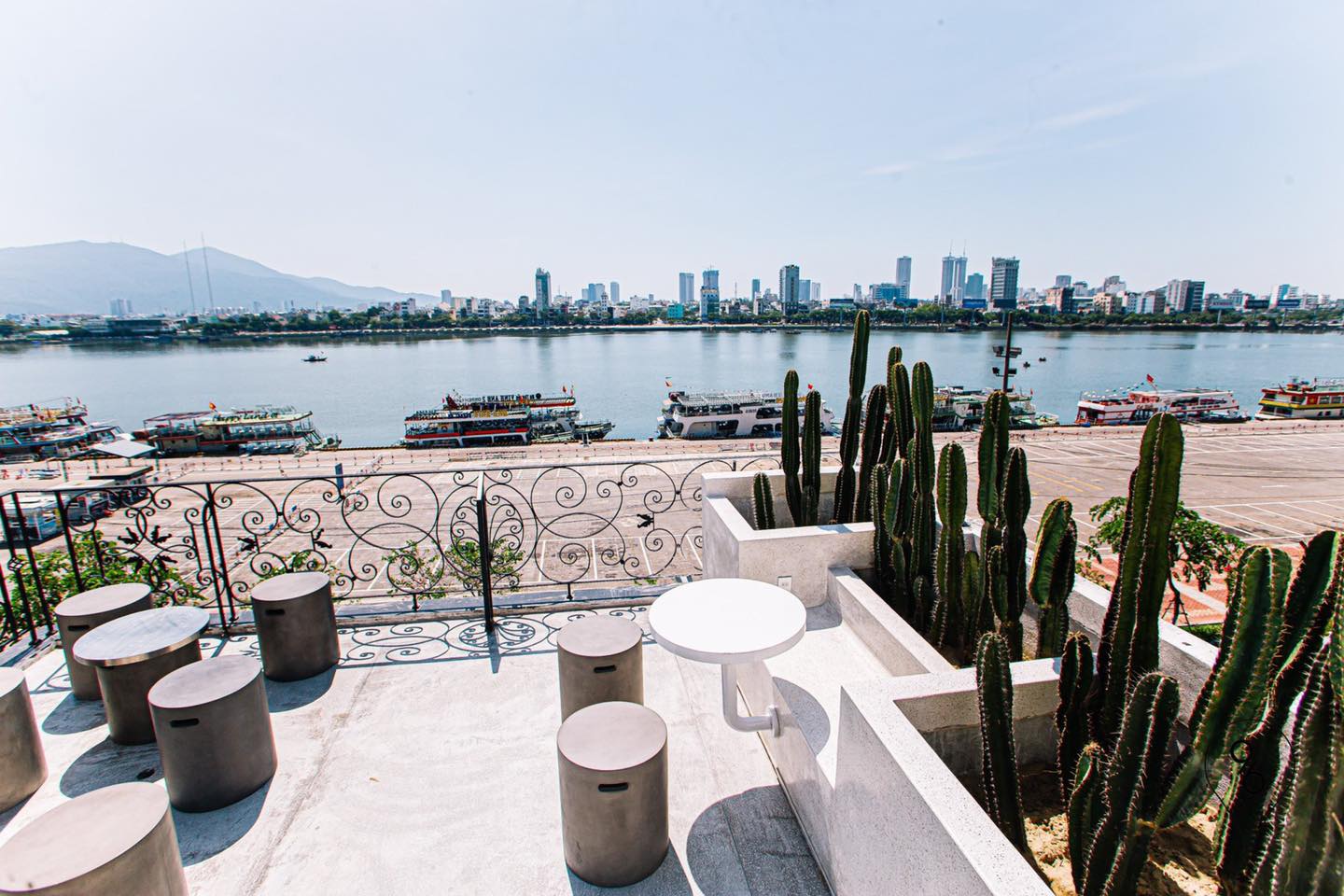 96 Coffee & Apartment – ​​Coffee shop with a unique space that captures the hearts of young people 16