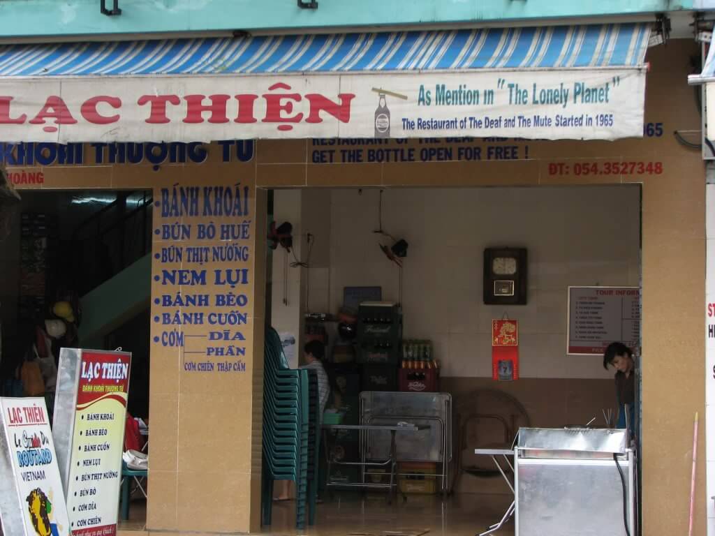 Dinh Tien Hoang banh mi - Feel the delicious taste of Hue banh mi 40 years old 2