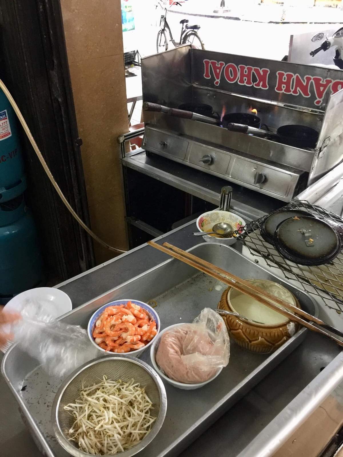 Dinh Tien Hoang banh mi - Feel the delicious taste of Hue banh mi 40 years old 4