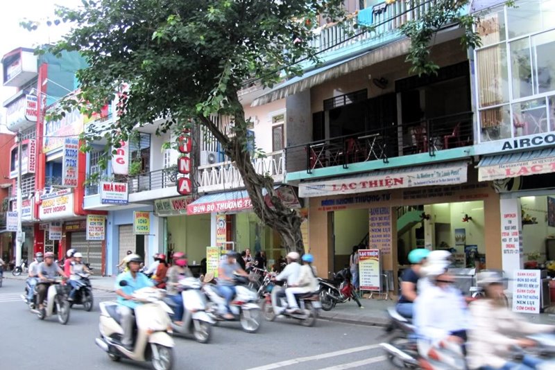 Dinh Tien Hoang banh mi - Feel the delicious taste of Hue banh mi 40 years old 7