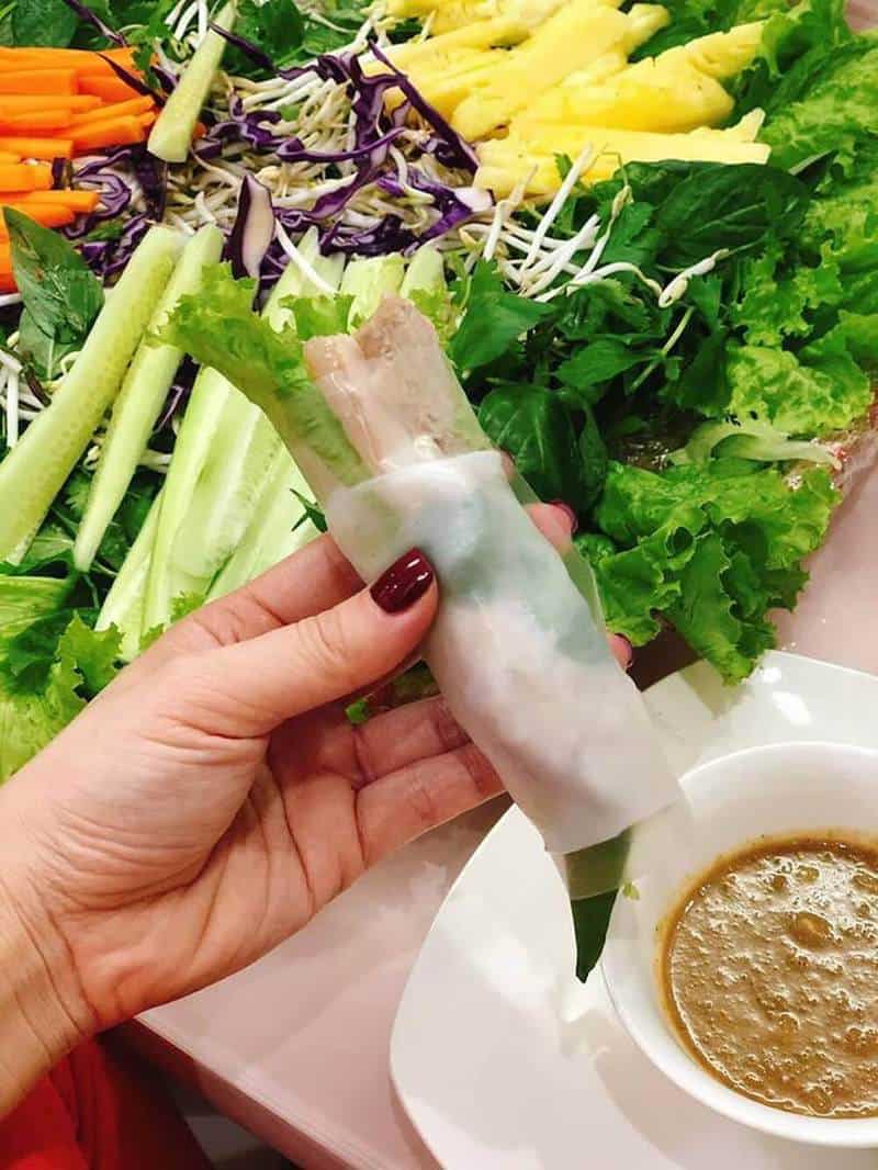 Con market pork rice paper rolls - An attractive dish for many generations in Da Nang 3