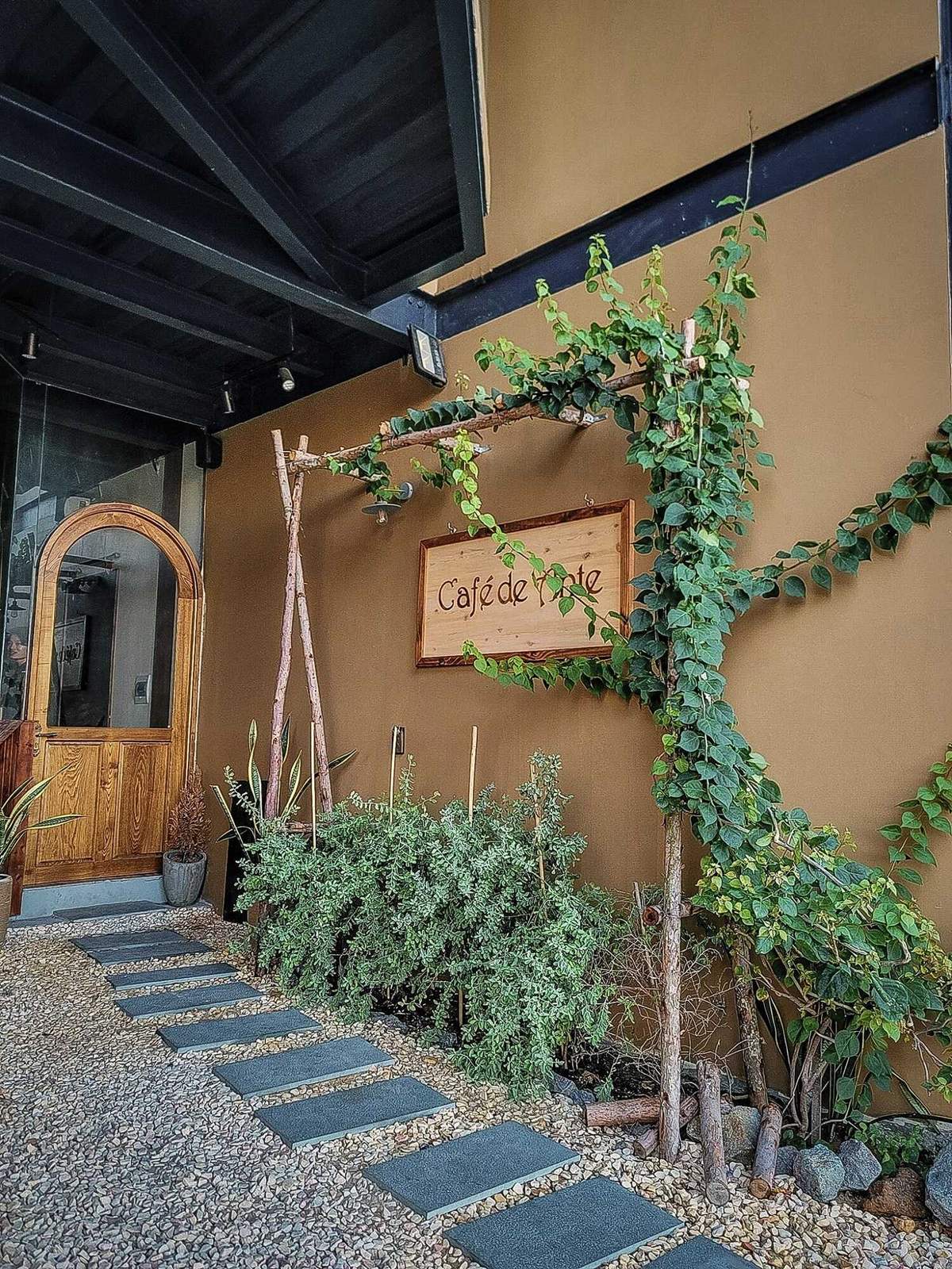 Café de Ante – Romantic vintage cafe in Da Nang 3