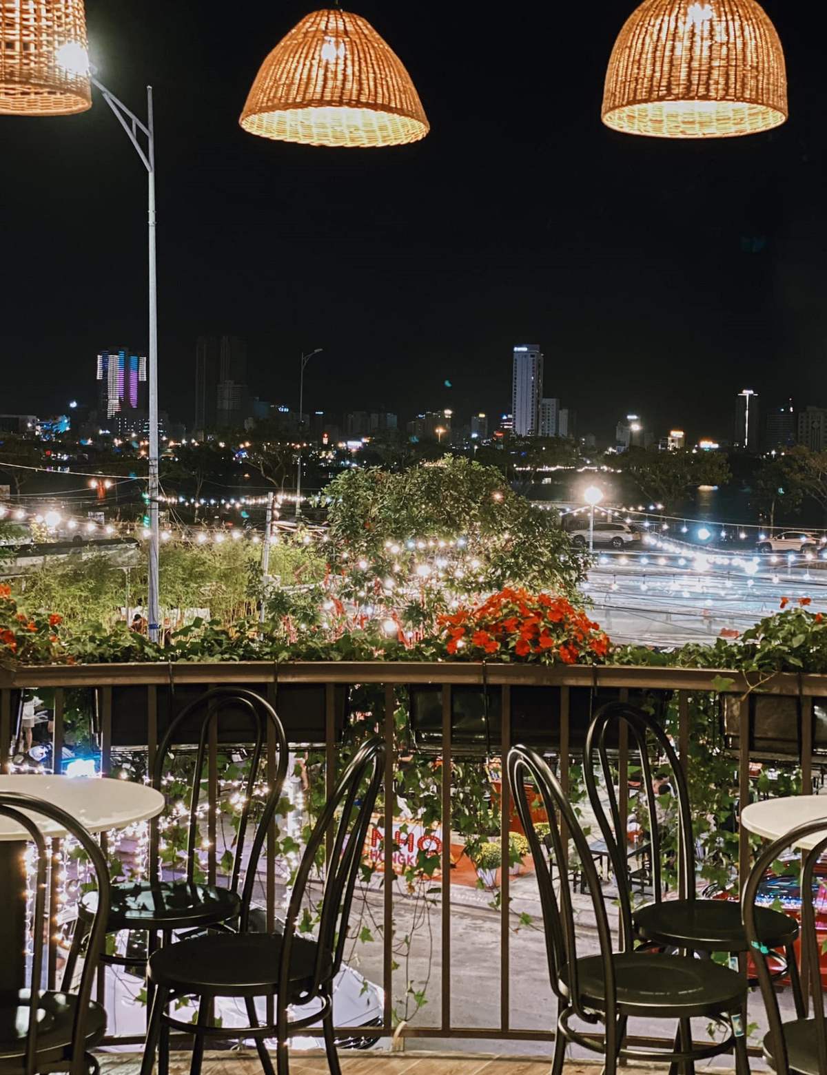 Café de Ante – Romantic vintage cafe in Da Nang 11