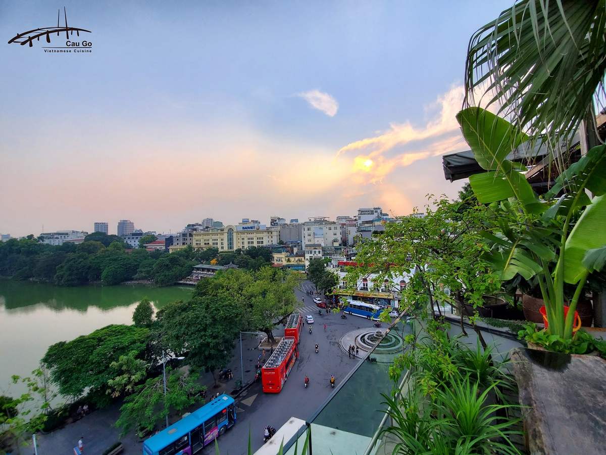 Cau Go Vietnamese Cuisine – Gorgeous with a panoramic dining space overlooking Hoan Kiem Lake 4