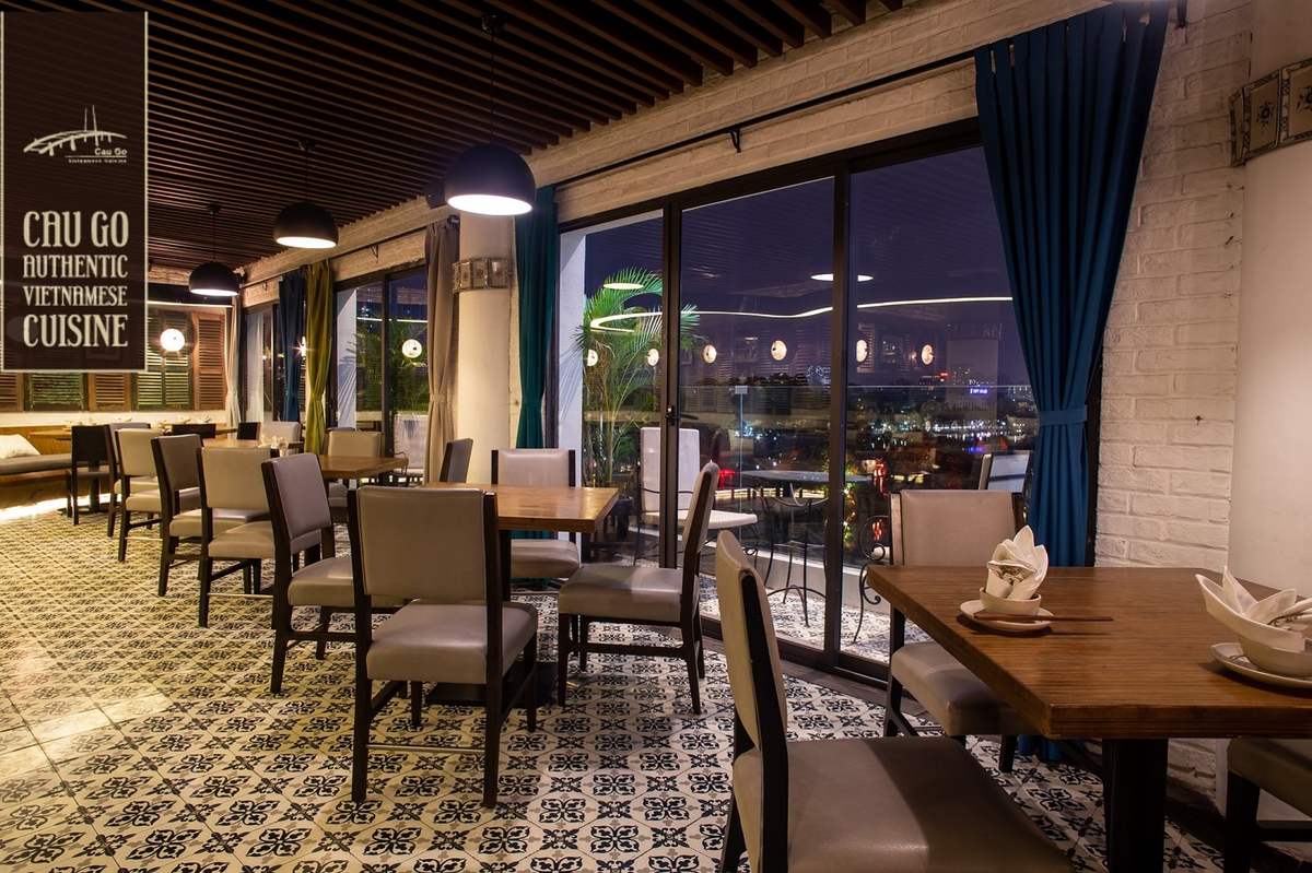 Cau Go Vietnamese Cuisine – Beautiful with a panoramic dining space overlooking Hoan Kiem Lake 14