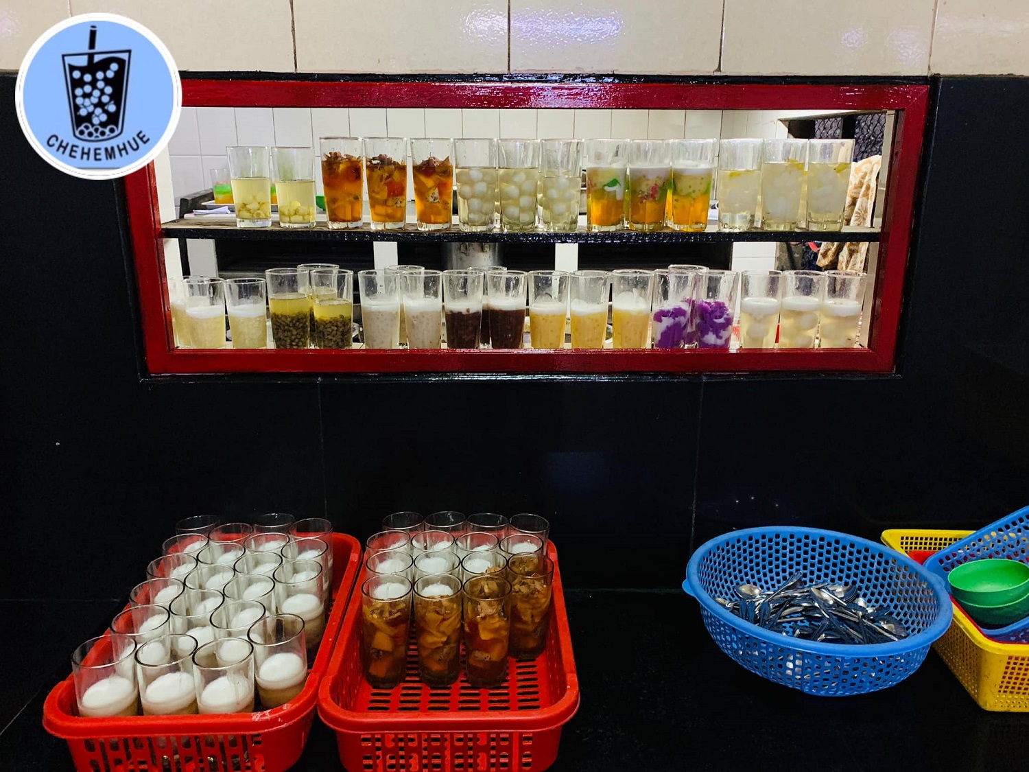 Hung Vuong Alley Tea - Heart-stopping sweetness from ordinary cups of tea in Hue 7