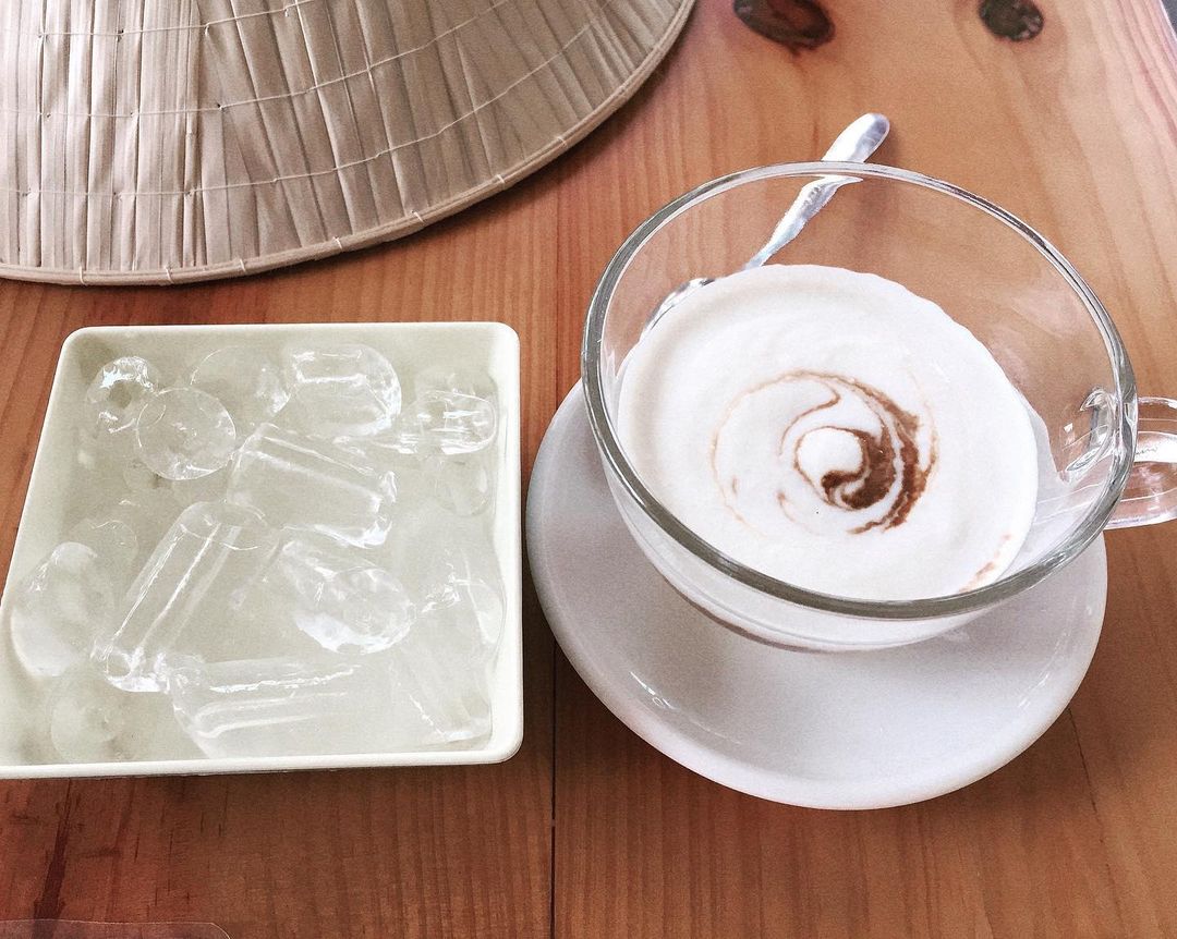 Go to Mat Biec coffee shop to see Holland's house 3