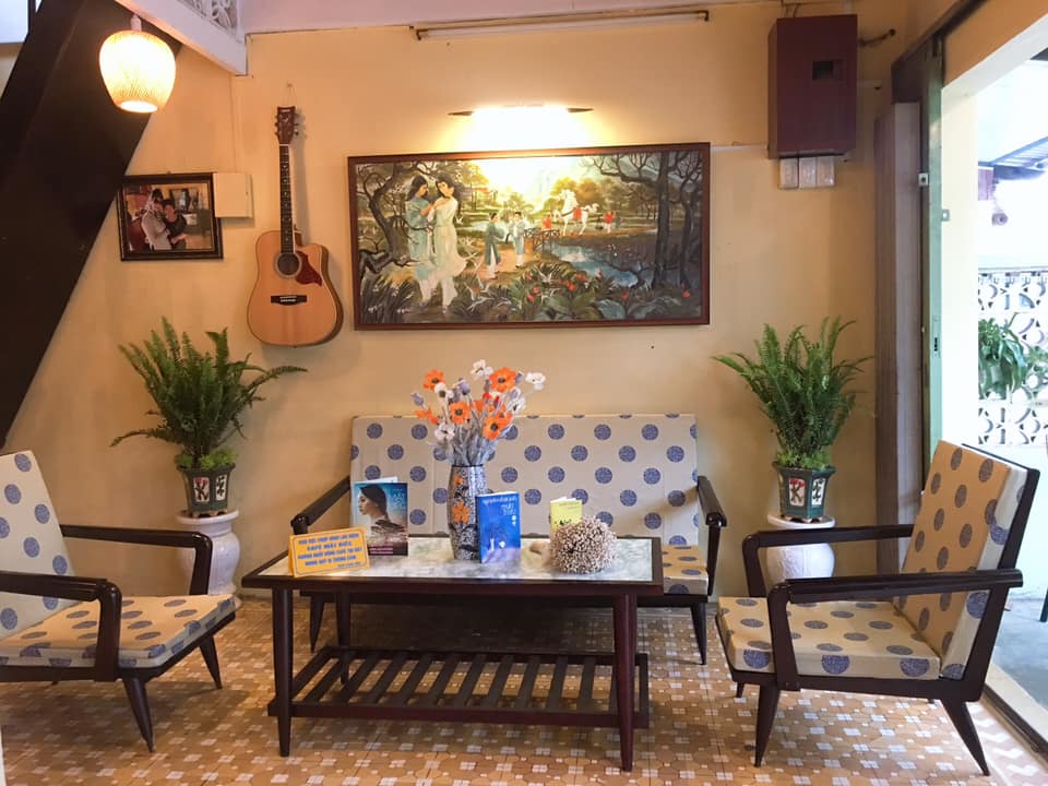Go to Mat Biec coffee shop to see the house of Ha Lan 8