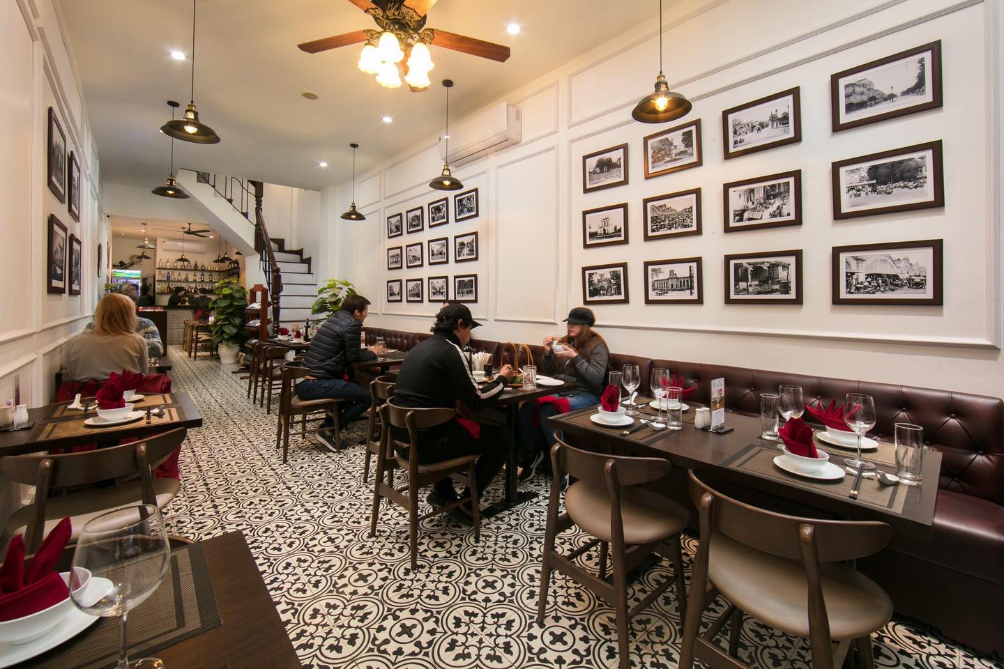 Era Quan - Vietnamese cuisine restaurant with luxurious European architecture 8
