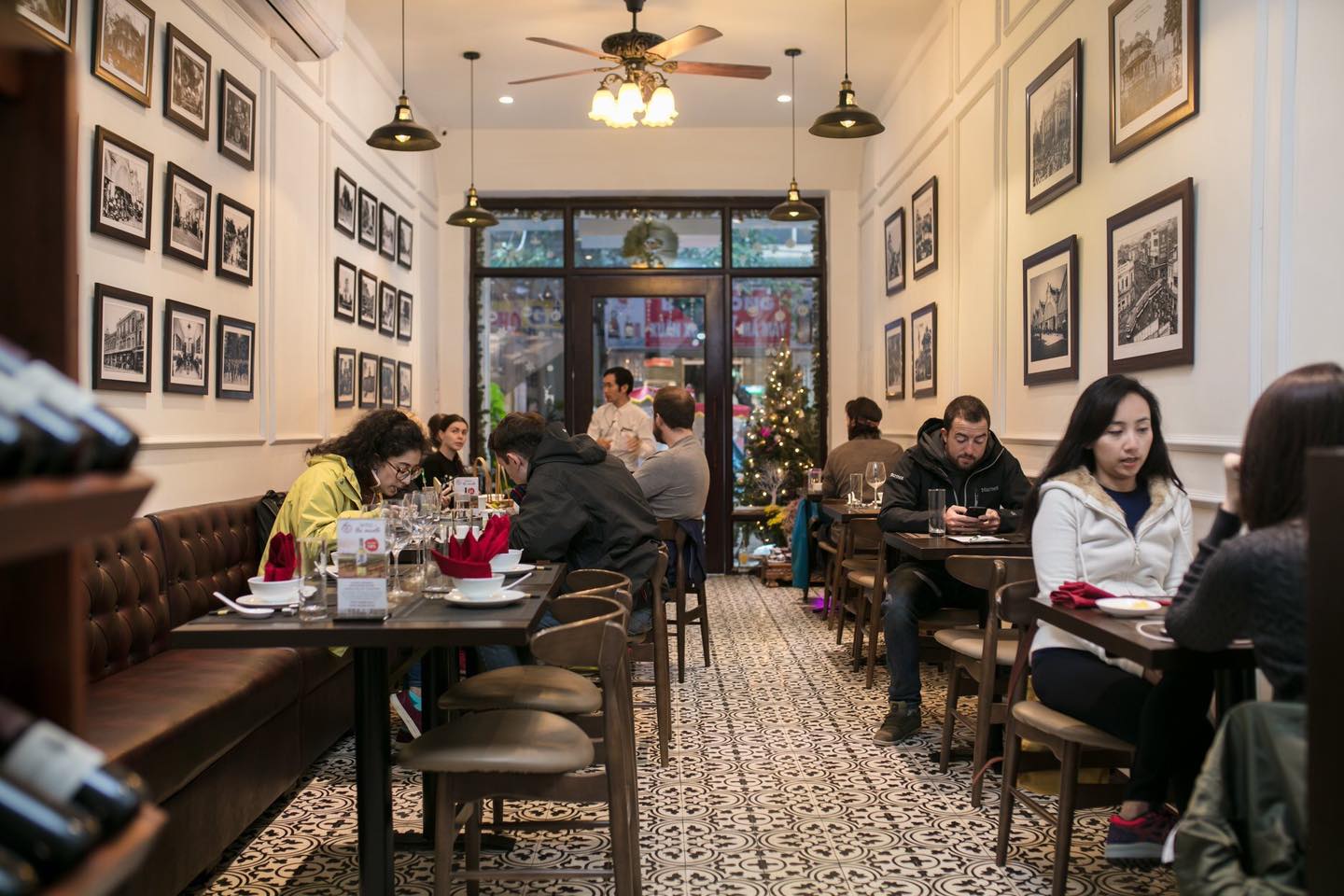 Era Quan - Vietnamese cuisine restaurant with luxurious European architecture 10