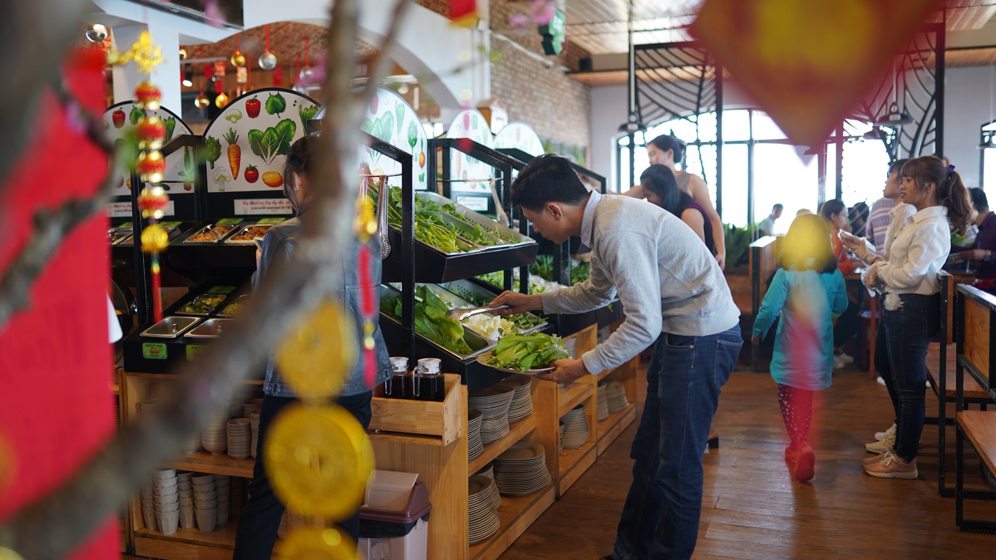 Discover fresh vegetable paradise at LEGUDA Dalat 12 vegetable buffet restaurant