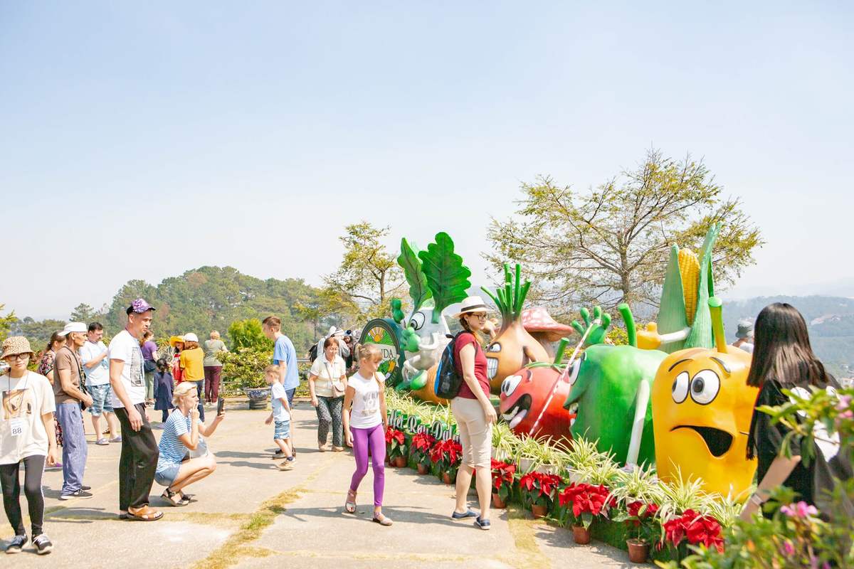 Discover fresh vegetable paradise at LEGUDA Dalat 11 vegetable buffet restaurant