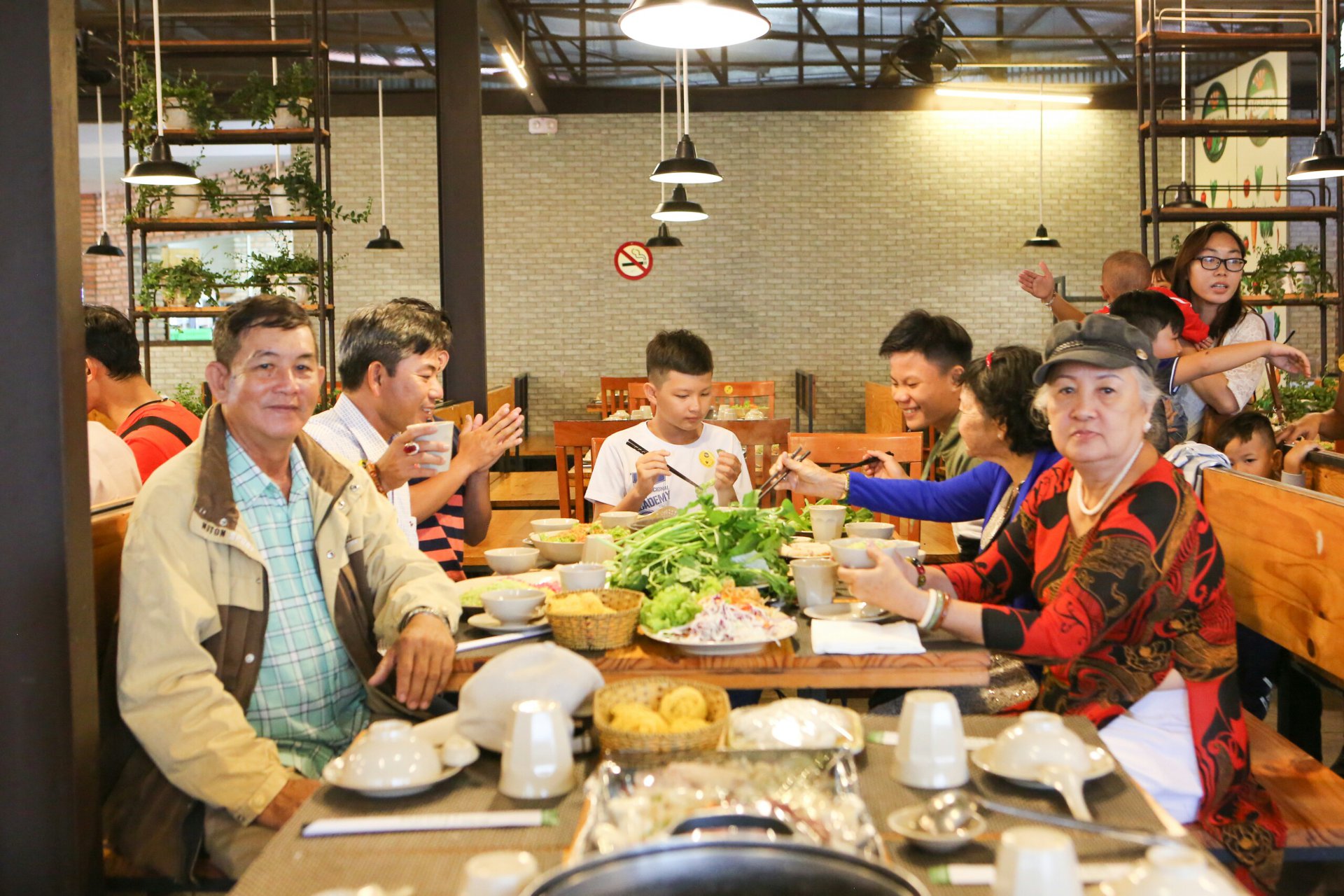 Discover fresh vegetable paradise at LEGUDA Dalat 15 vegetable buffet restaurant