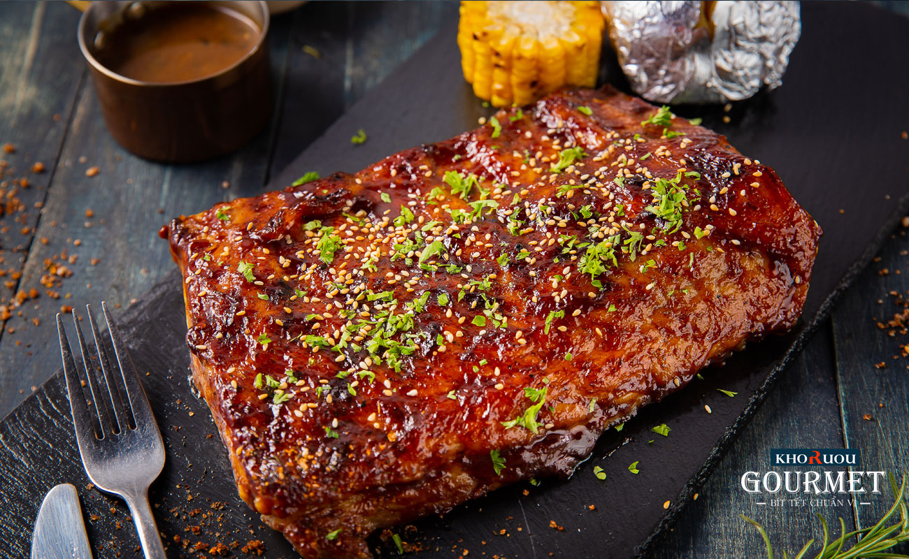 Khoruou Gourmet – European standard restaurant owns an impressive wine warehouse of 15