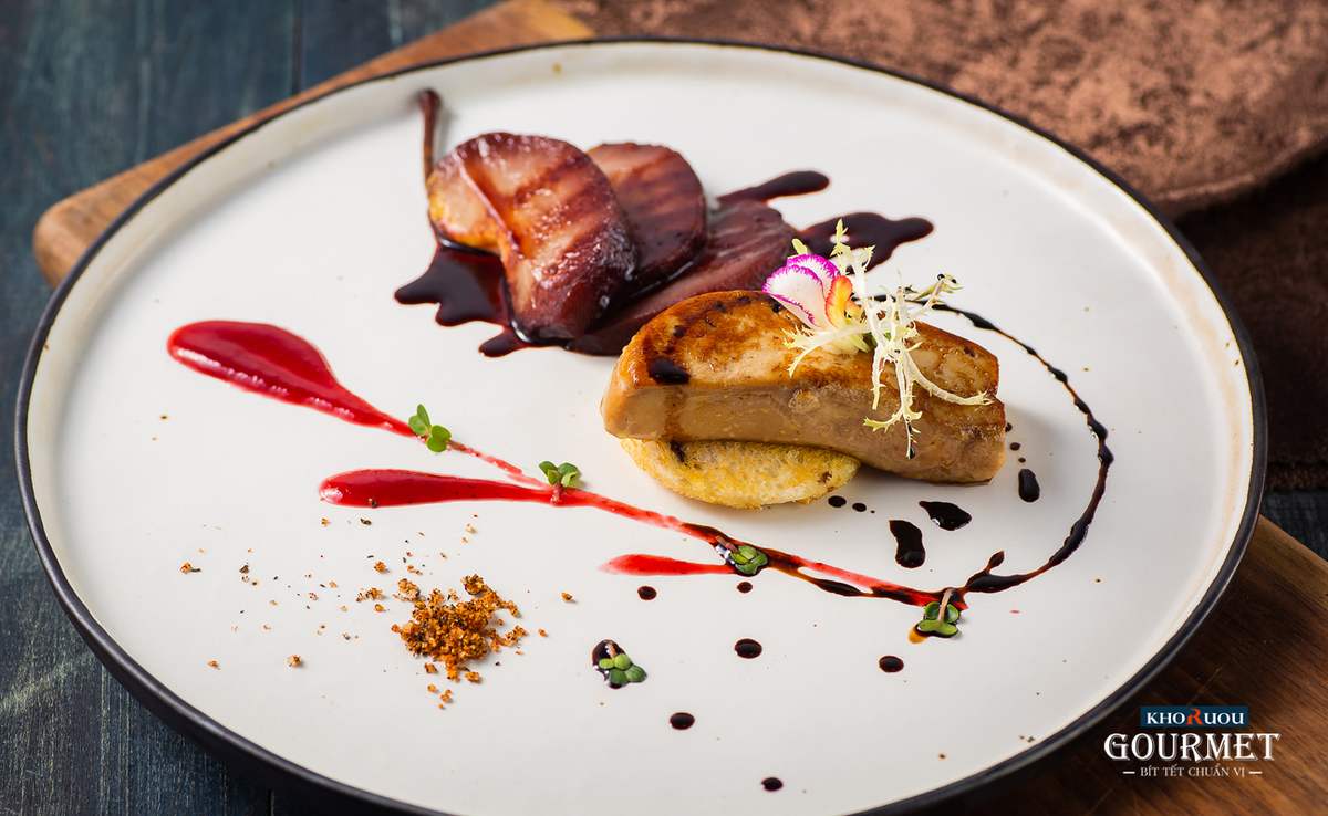 Khoruou Gourmet – European standard restaurant owns an impressive wine warehouse of 16