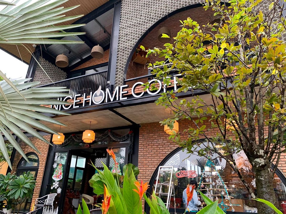 Nice Home Coffee - Café attracts young people with impressive space design 3