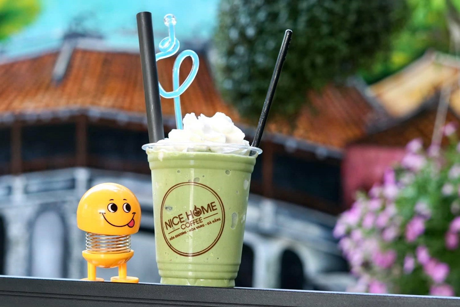 Nice Home Coffee - Café attracts young people with impressive space design 17