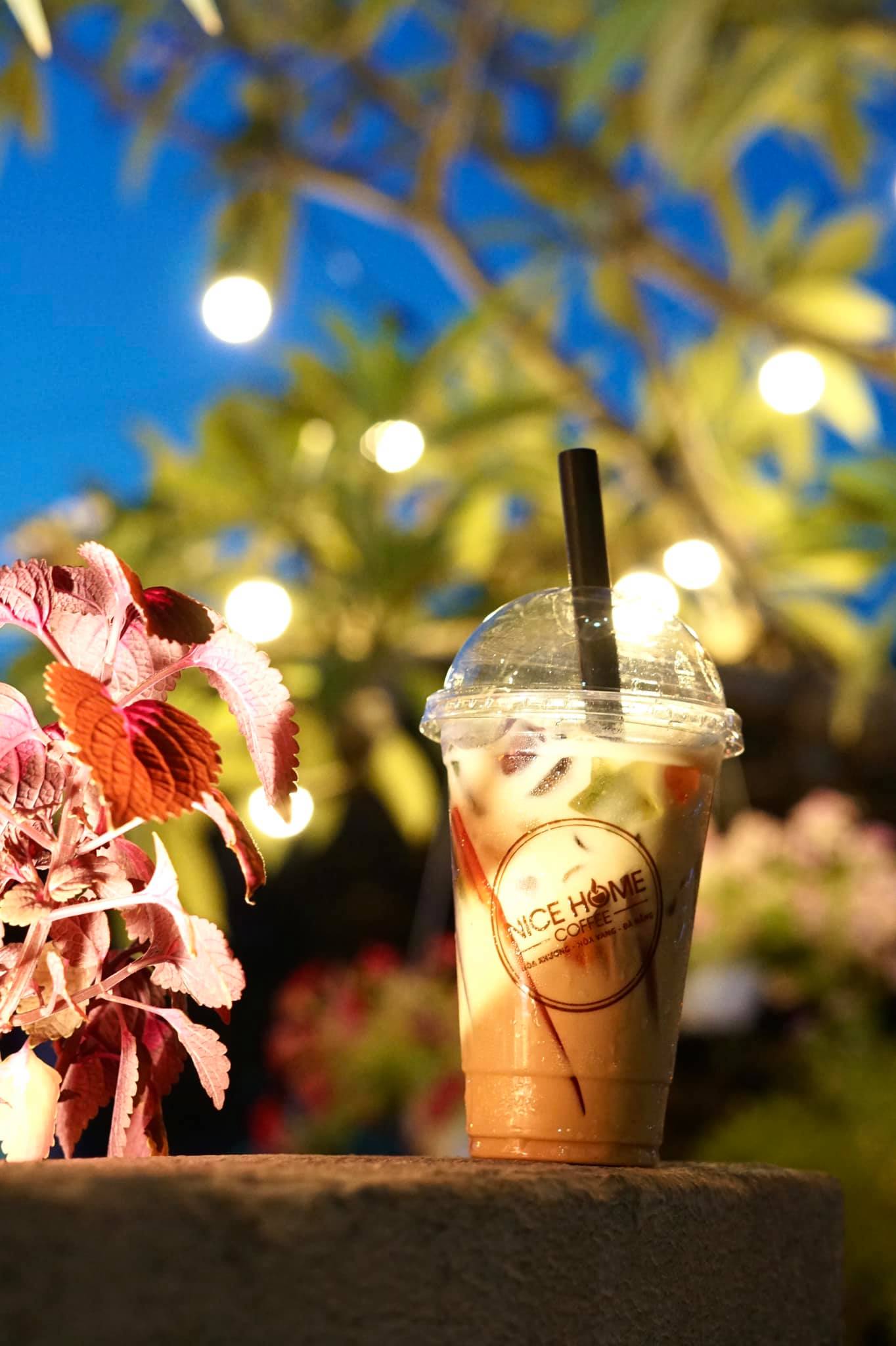 Nice Home Coffee - Café attracts young people with impressive space design 18