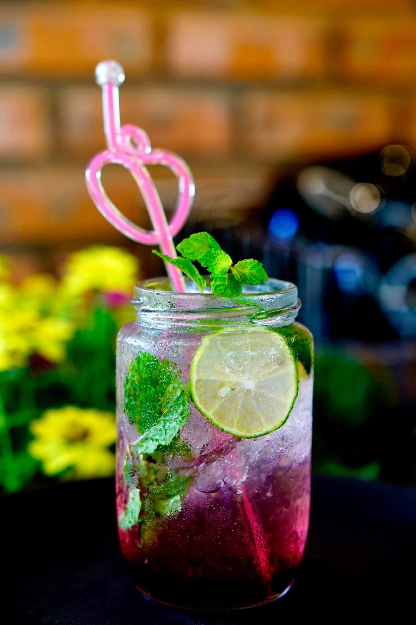 Nice Home Coffee - Café attracts young people with impressive space design 19