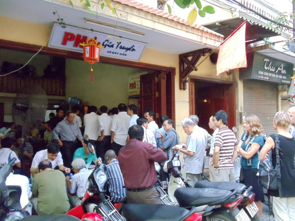 Pho Bat Dan - 100 year old heirloom pho in Hanoi 4
