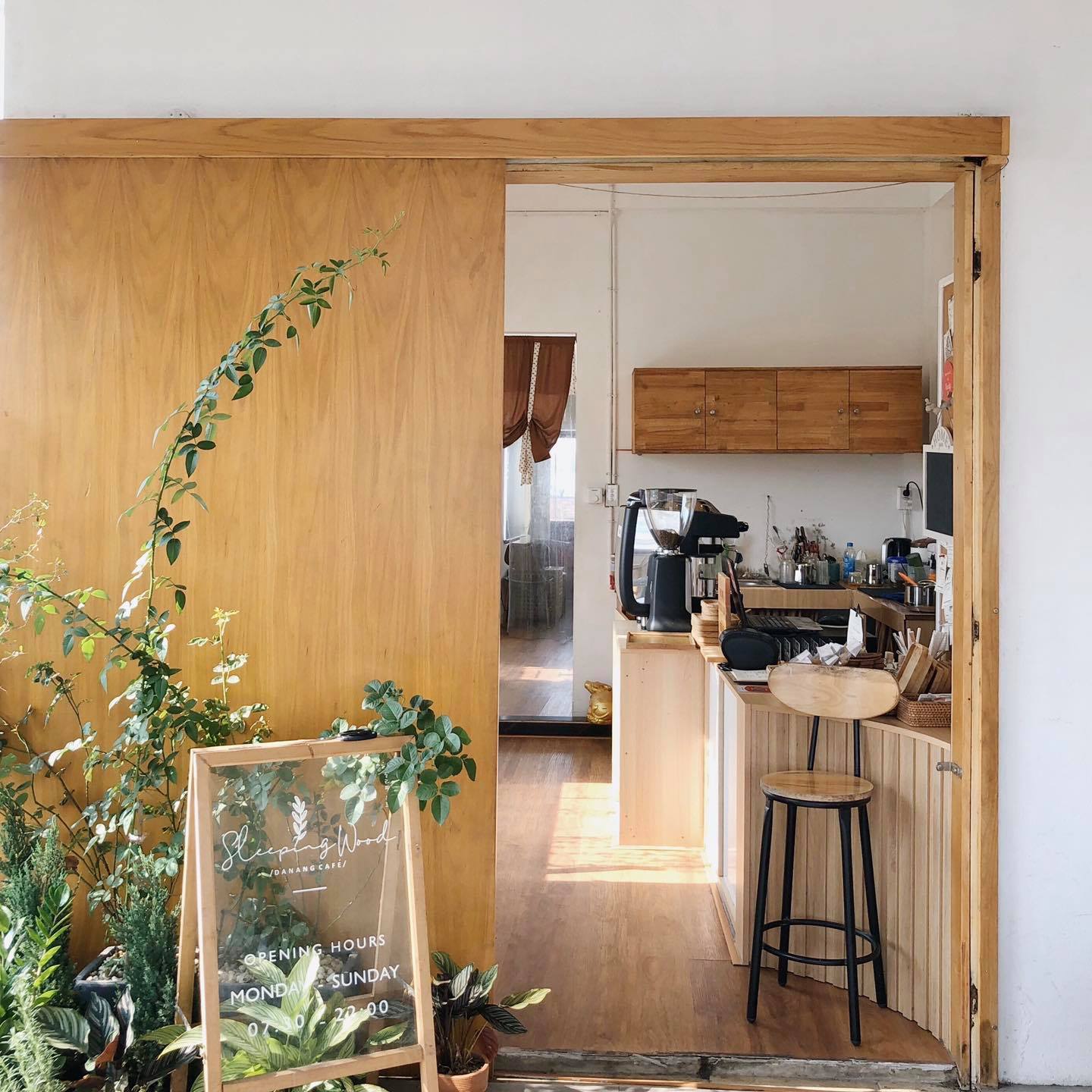 Sleeping Wood Café - A simple, sincere, lovely cafe in Da Nang 3