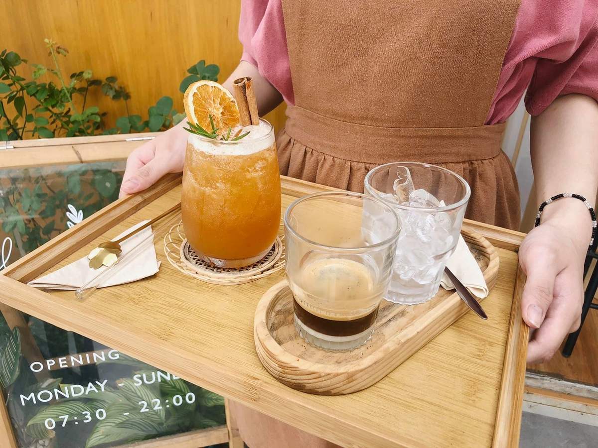 Sleeping Wood Café - A simple, sincere, lovely cafe in Da Nang 9