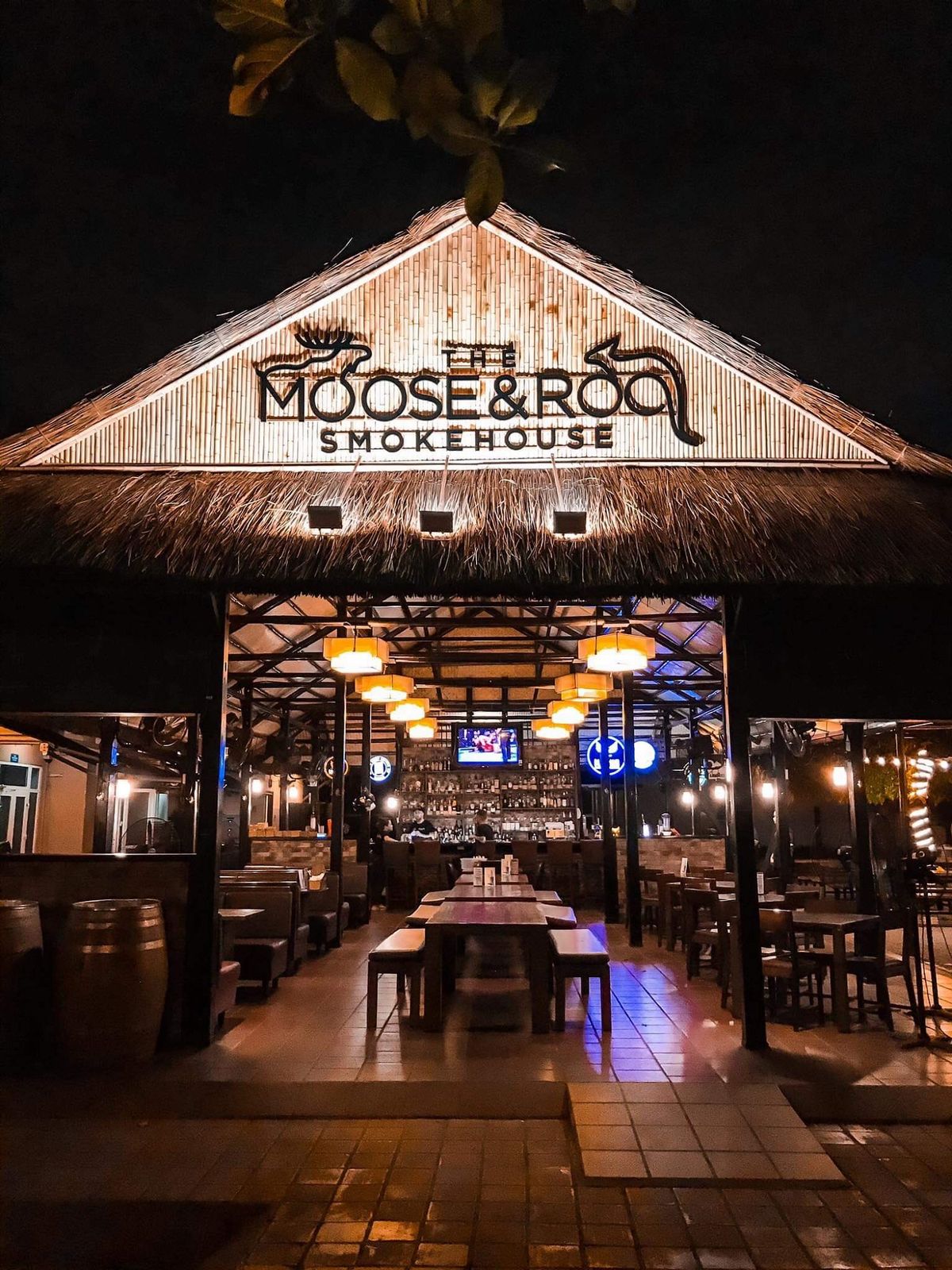 The Moose & Roo Smokehouse - Explore the American-style 'smokehouse' in Hanoi 2
