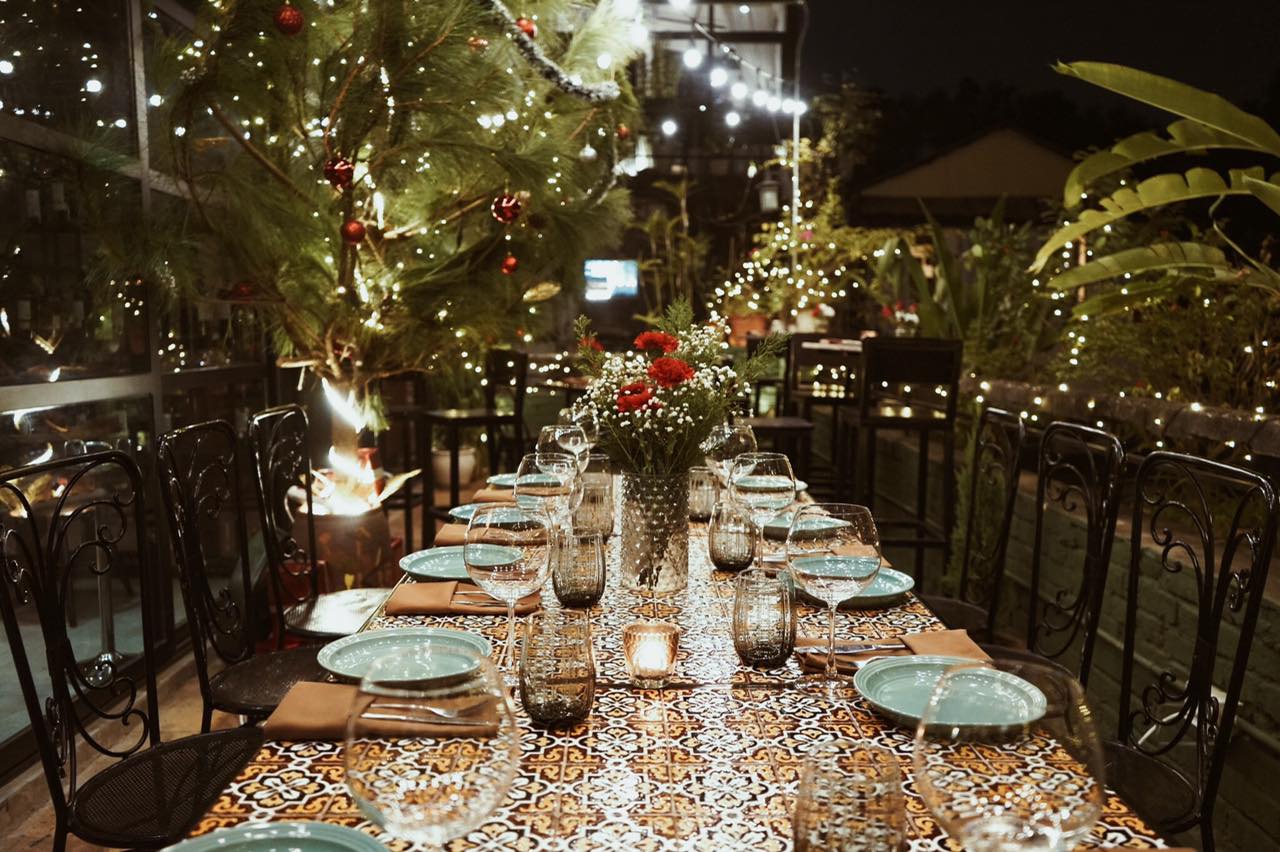 Enjoy authentic European dishes in the romantic space of Pincho Tapas Kitchen & Drinks 6