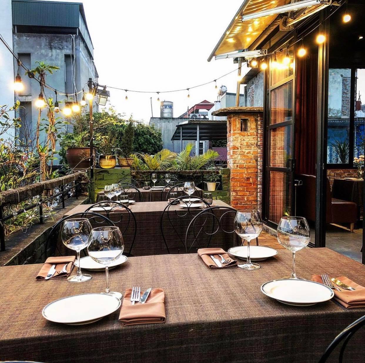 Enjoy authentic European dishes in the romantic space of Pincho Tapas Kitchen & Drinks 15