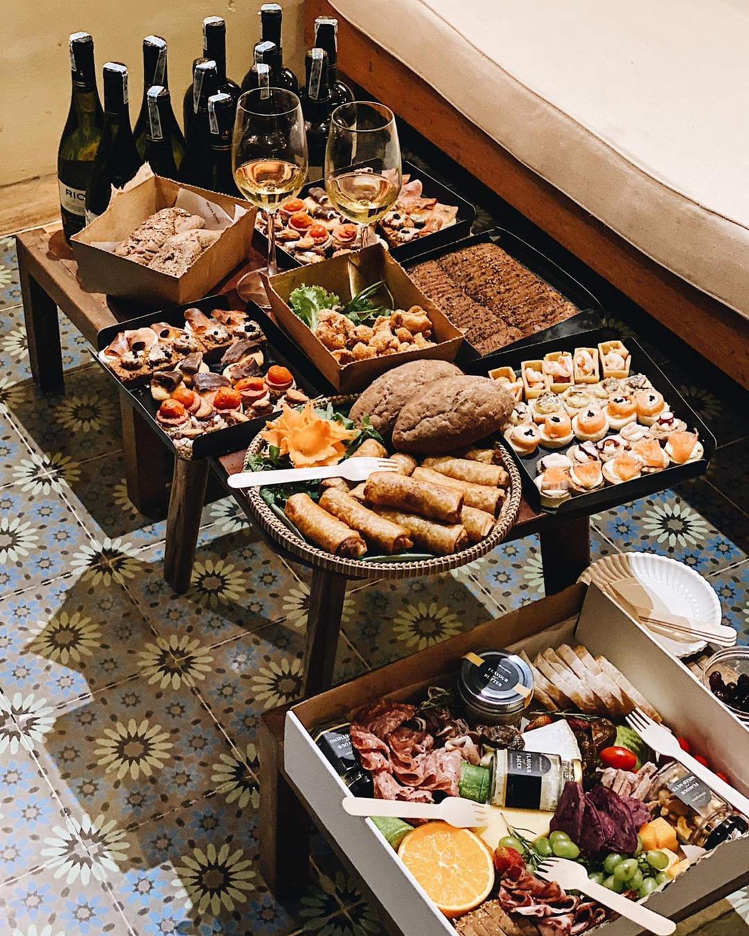 Enjoy authentic European dishes in the romantic space of Pincho Tapas Kitchen & Drinks 25