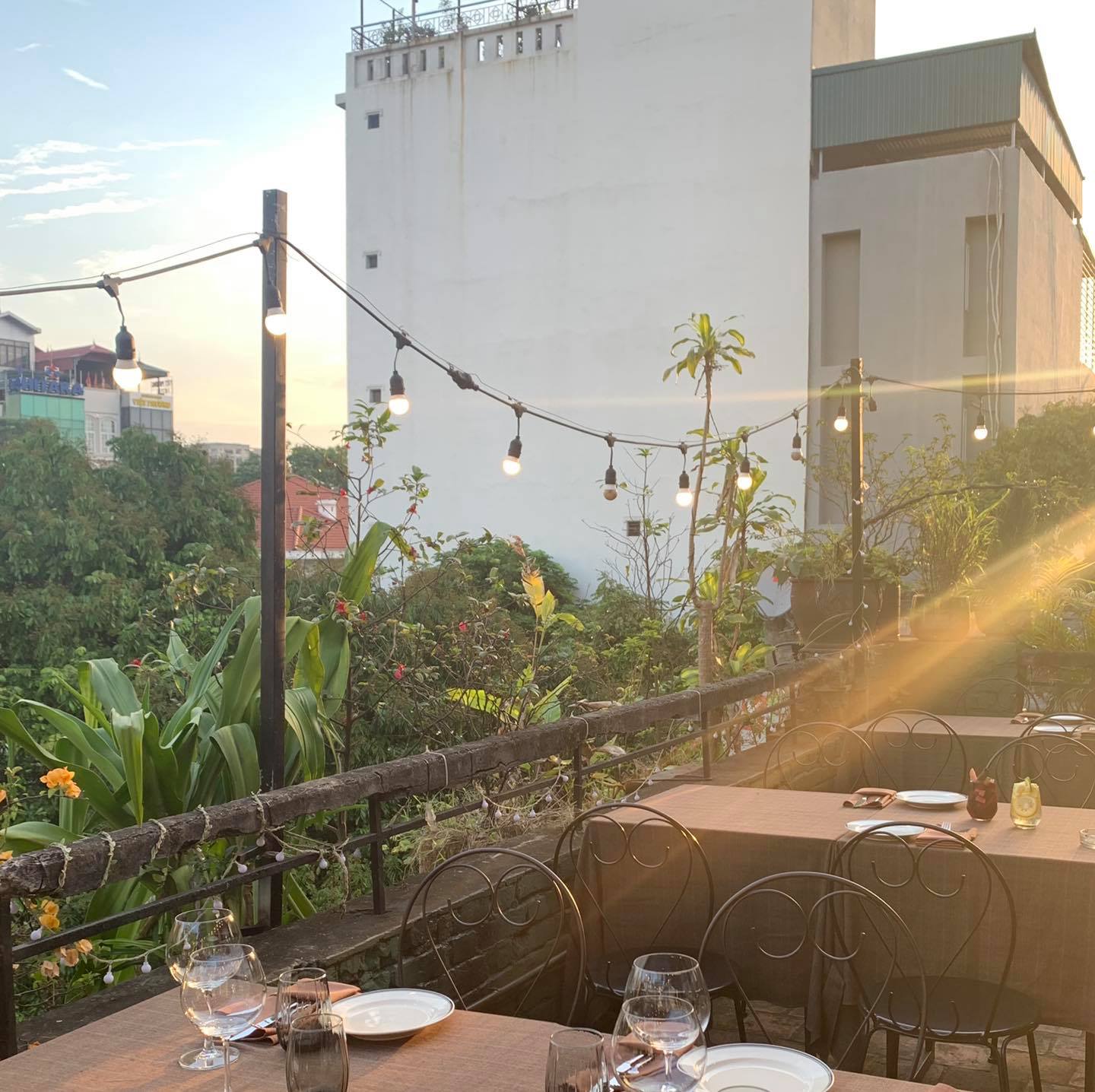 Enjoy authentic European dishes in the romantic space of Pincho Tapas Kitchen & Drinks 43