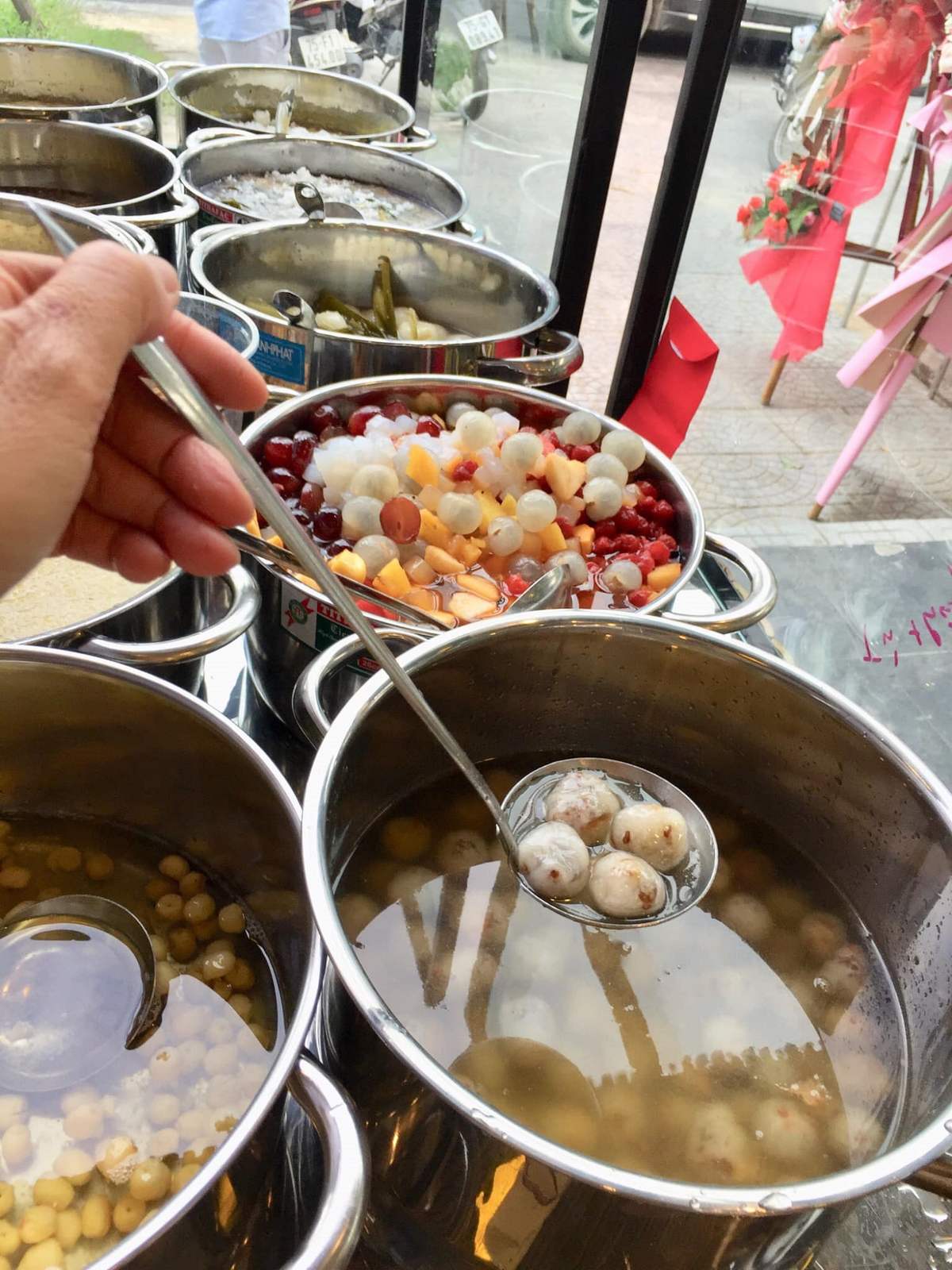 Enjoy attractive Hue sweet soup dishes at Mo Ton Dich 6 sweet soup
