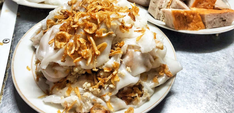 Eat at night in Hanoi with irresistible delicious restaurants 2