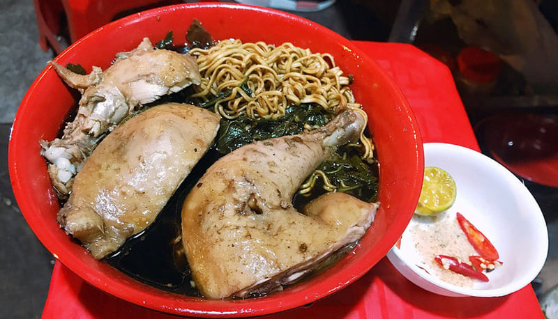 Eat at night in Hanoi with irresistible delicious restaurants 11