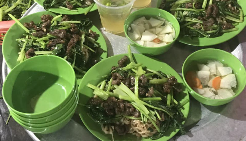 Eat at night in Hanoi with irresistible delicious restaurants 3
