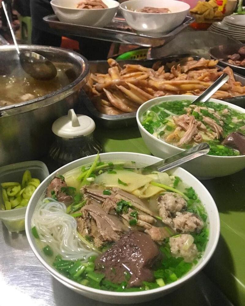 Eat at night in Hanoi with irresistible delicious restaurants 5